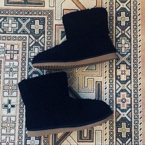 Old Navy // Black Fleece Slipper Boots - Size 9